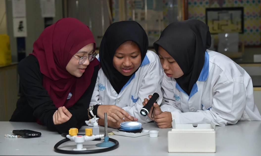 LearnaDo students taking part in a hands-on science activity